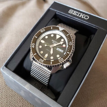 Seiko 5 Sports SRPD75K1 Box