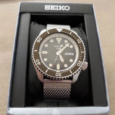Seiko 5 Sports SRPD75K1 Box