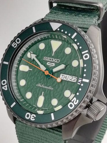 Seiko 5 Sports SRPD77K1