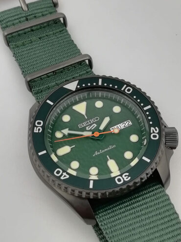 Seiko 5 Sports SRPD77K1