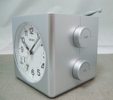 SEIKO Alarm Clock QHE149S
