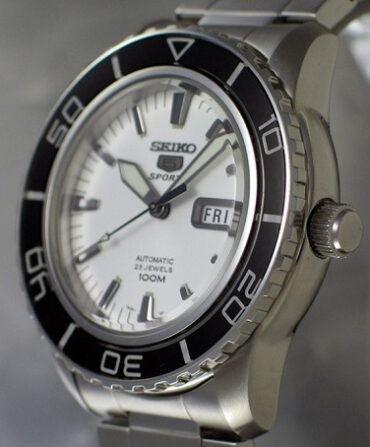 SEIKO 5 Sports SNZH51