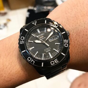 SEIKO 5 Sports SNZH59