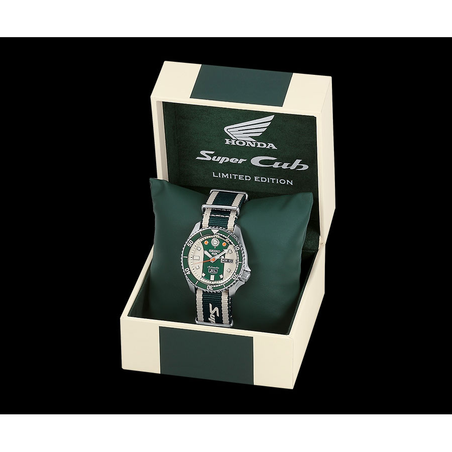 Seiko 5 Sports SRPJ49 Box